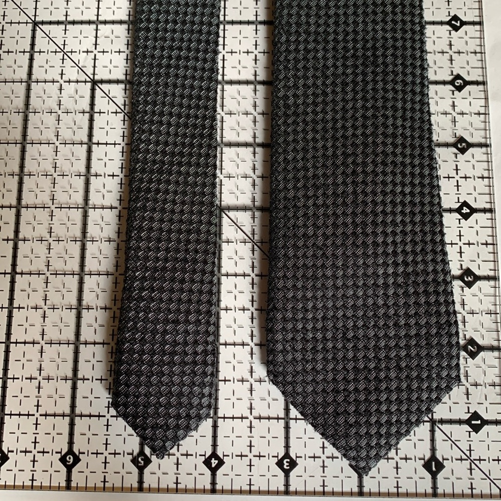 NWT Vince Camino - black & grey check pattern narrow silk tie.